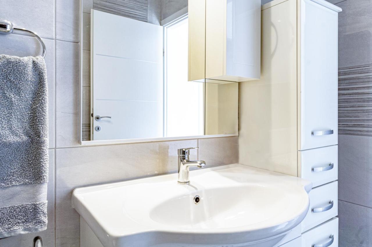 Apartamento Modern Oceanview Metajna Exterior foto